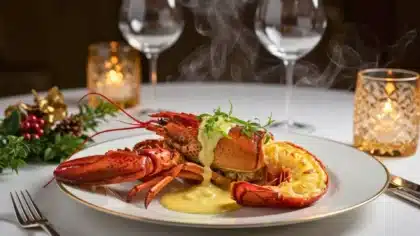 Homard rôti au beurre fondant, dressage gastronomique sur assiette blanche pour repas de fête