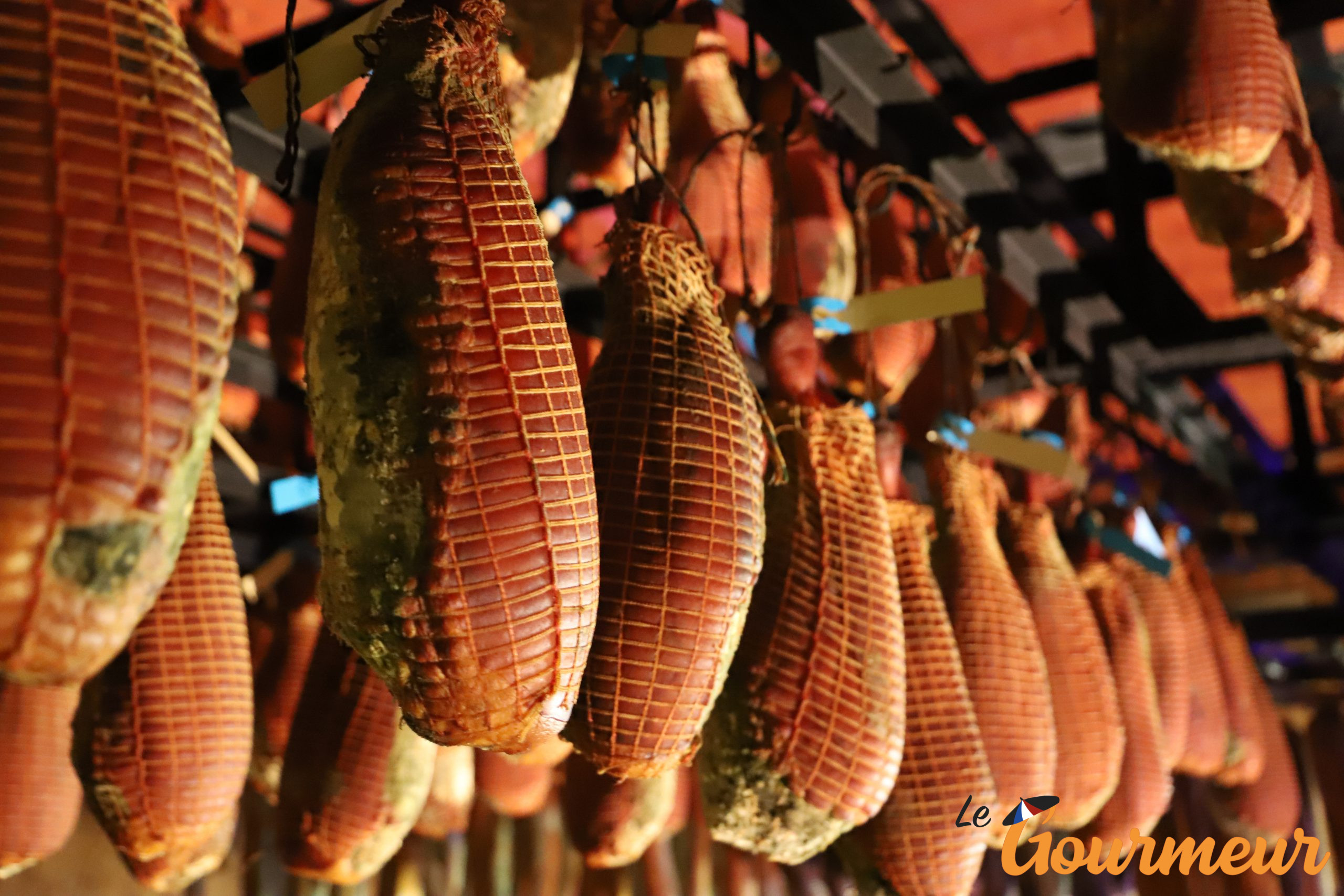 Fumaison jambon Charcuterie fumées du Haut-Doubs de Franche-Comté